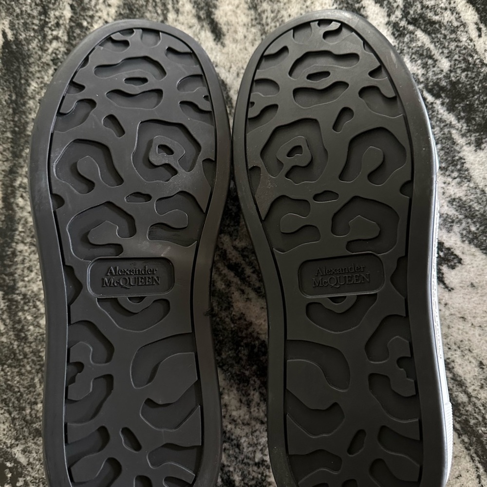 Alexander Mcqueens - Picture 4 of 4